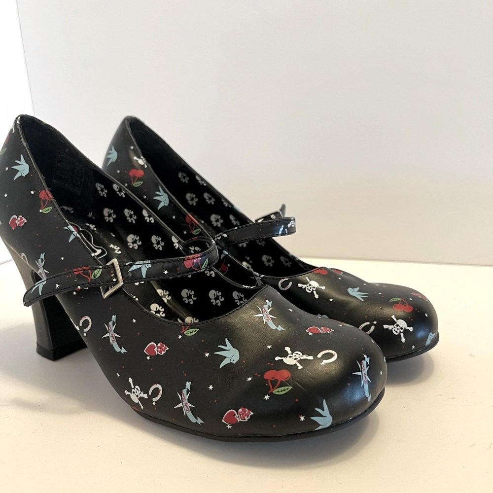T.U.K. Retro Kitchy pumps Tattoo Print w strap W9 EU40